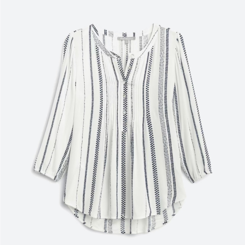 Daniel Rainn split neck top, vneck button accents XXL